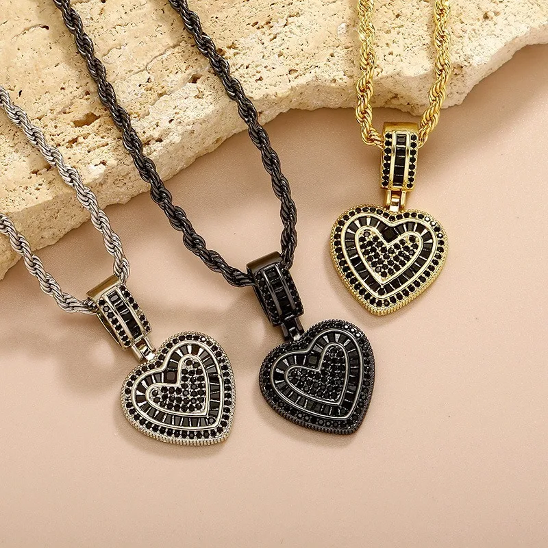 Fashion Street Singapore - Collier pendentif cœur en strass noir
