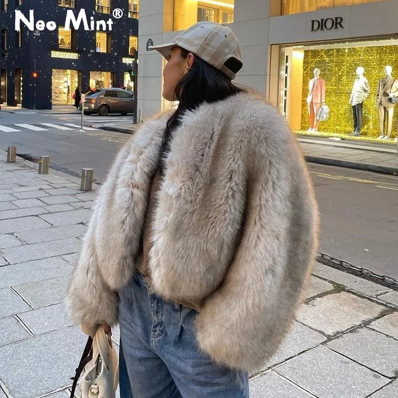 Street Fashion Week - Manteau court en fausse fourrure pour