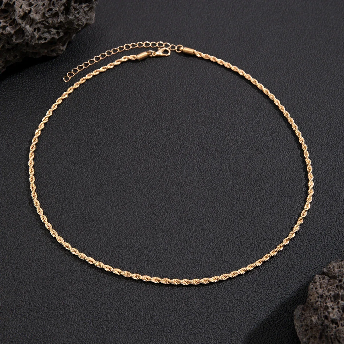 Collier chaîne torsadée Lacteo - Fashion Street Singapore avis et prix