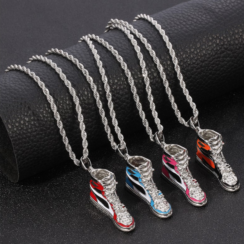 Mini collier pendentif baskets - Fashion Street Singapore avis et prix